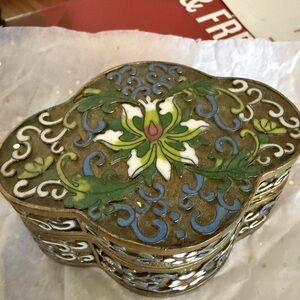 Chinese CLOISONNE Quatrefoil Trinket Box Pink Lotus & Scrollwork set of 3